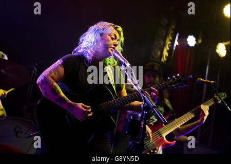 Berlin, Allemagne. 29 Juin, 2016. La chanteuse américaine elle roi spectacle du Lido à Belrin, Allemagne. Le 28 juin 2016. pas de droit de licence ou reproduire le matériel à des fins publicitaires ou commerciales | conditions dans le monde entier/alliance Photo © dpa/Alamy Live News Banque D'Images