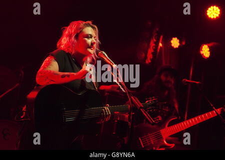 Berlin, Allemagne. 29 Juin, 2016. La chanteuse américaine elle roi spectacle du Lido à Belrin, Allemagne. Le 28 juin 2016. pas de droit de licence ou reproduire le matériel à des fins publicitaires ou commerciales | conditions dans le monde entier/alliance Photo © dpa/Alamy Live News Banque D'Images