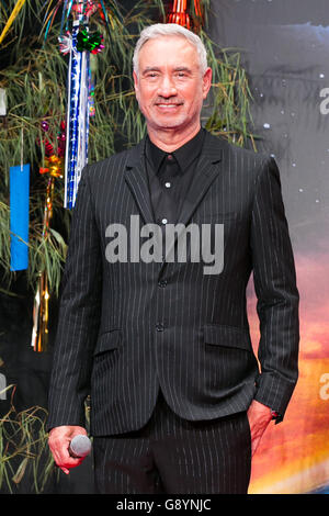 Tokyo, Japon. 30 Juin, 2016. Directeur, Roland Emmerich assiste à un événement promotionnel spécial pour le jour de l'indépendance : résurgence à Roppongi Hills Arena le 30 juin 2016, Tokyo, Japon. Le casting du film est apparu sur scène pour saluer les fans lors d'un événement spécial pour la suite de la Journée de l'indépendance (1996). Le nouveau film sera diffusé au Japon le 9 juillet. Credit : Rodrigo Reyes Marin/AFLO/Alamy Live News Banque D'Images