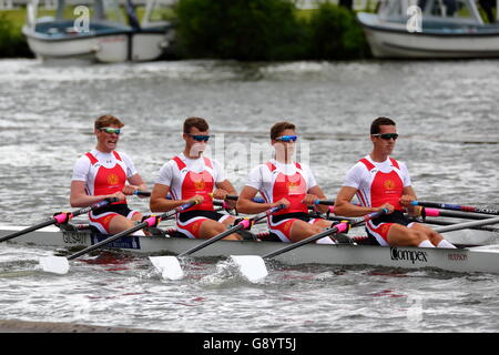 Les rameurs du monde entier sont venus à l'assemblée annuelle 2016 de la Régate royale de Henley Banque D'Images