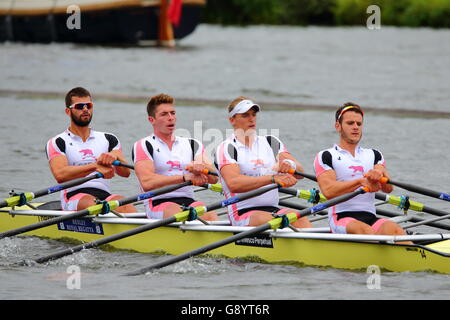 Les Rameurs de tous les coins du monde sont venus à la Régate royale de Henley annuel 2016. Leander club's Men's quad Banque D'Images