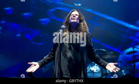 Prague, République tchèque. 30 Juin, 2016. Chanteur de Black Sabbath Ozzy Osbourne effectue lors d'un concert à Prague, en République tchèque, le jeudi, 30 juin, 2016. © Michal Kamaryt/CTK Photo/Alamy Live News Banque D'Images