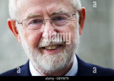 Kingston, Ontario, Canada. Mar 11, 2016. Co-lauréat du prix Nobel de physique Arthur McDonald pose pour un portrait à l'Université Queen's à Kingston (Ontario), le 11 mars 2016. © Lars Hagberg/ZUMA/Alamy Fil Live News Banque D'Images