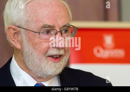 Kingston, Ontario, Canada. Mar 11, 2016. Co-lauréat du prix Nobel de physique Arthur McDonald parle à l'Université Queen's à Kingston (Ontario), le 11 mars 2016. © Lars Hagberg/ZUMA/Alamy Fil Live News Banque D'Images