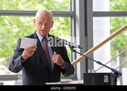 Wolfsburg, Allemagne. 1er juillet 2016. Ancien PDG de Volkswagen, Carl Hahn, parle au cours d'une réception à l'occasion de son 90e anniversaire, le musée d'art à Wolfsburg Wolfsburg, Allemagne, 01 juillet 2016. Photo : Sebastian Gollnow/dpa/Alamy Live News Banque D'Images