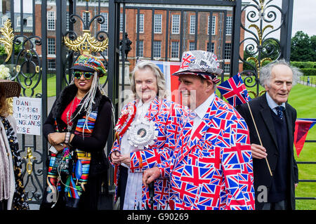 Londres, Royaume-Uni. 1er juillet 2016. Lady Diana anniversaire Anniversaire Célébration à Kensington Palace, Londres, Royaume-Uni. Credit : Alberto Pezzali/Alamy Live News Banque D'Images