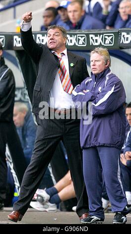 Soccer - FA Barclays Premiership - Bolton Wanderers / West Bromwich Albion - The Reebok Stadium.Sam Allardyce, le directeur de Bolton Wanderers, et Sammy Lee, l'entraîneur Banque D'Images