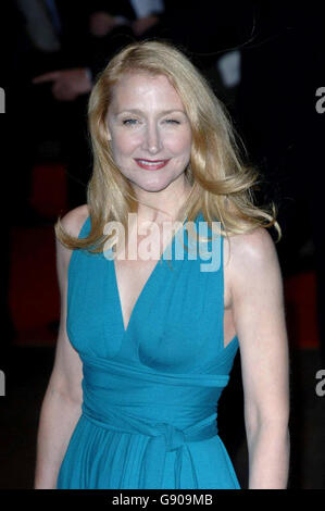 L'actrice Patricia Clarkson arrive pour le gala de 'bonne nuit et bonne chance', le soir de clôture du Times BFI London film Festival, à l'Odeon Leicester Square, dans le centre de Londres, le jeudi 3 novembre 2005. Voir PA Story Clooney. APPUYEZ SUR ASSOCIATION photo. Le crédit photo devrait se lire: Steve Parsons/PA Banque D'Images