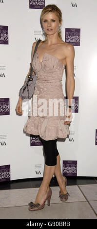 Laura Bailey arrive pour les British Fashion Awards, célébrant la créativité et l'influence internationale du design britannique, du Victoria & Albert Museum, à l'ouest de Londres, le jeudi 10 novembre 2005. APPUYEZ SUR ASSOCIATION photo. Le crédit photo devrait se lire: Yui Mok/PA Banque D'Images