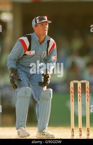 Cricket - Sharjah Champions Trophée - Angleterre / Antilles.Alec Stewart, gardien de cricket de l'Angleterre Banque D'Images