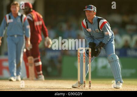 Cricket - Sharjah Champions Trophée - Angleterre / Antilles.Alec Stewart, gardien de cricket de l'Angleterre Banque D'Images