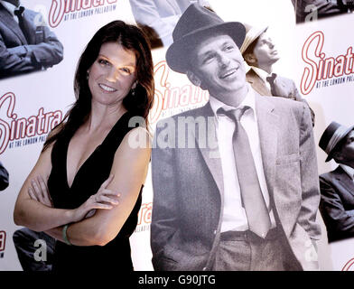 Le grand-fille de Frank Sinatra, AJ Azzarto, lance Sinatra au London Palladium, à l'hôtel The Waldorf, dans le centre de Londres, le mercredi 26 octobre 2005. Regardez l'histoire de PA SHOWBIZ Sinatra. APPUYEZ SUR ASSOCIATION photo. Le crédit photo devrait se lire : Andrew Parsons/PA Banque D'Images