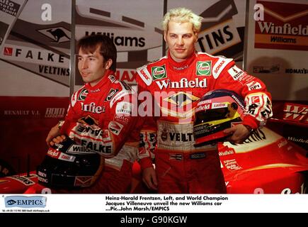 Formula One Motor Racing - Williams Launch - Silverstone.Heinz-Harald Frentzen, à gauche, et le champion du monde Jacques Villeneuve dévoilent la nouvelle voiture Williams Banque D'Images