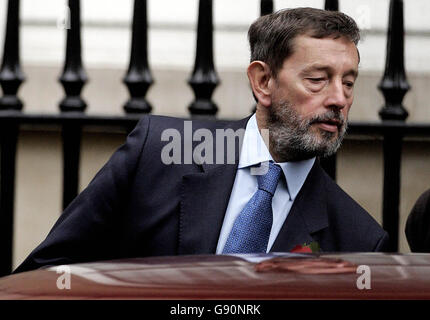 David Blunkett quitte le Bureau du travail et des pensions de Londres, mercredi 2 novembre 2005 le jour de sa démission pour la deuxième fois, en raison de la pression exercée sur ses transactions commerciales. Voir PA Story POLITICS Blunkett. APPUYEZ SUR ASSOCIATION photo. Le crédit photo devrait se lire : Andrew Parsons/PA Banque D'Images