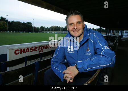 Charlie Blakemore, directeur du FC Chasetown, pose pour les médias lors d'une conférence de presse à Scholars Ground, à Chasetown, le mercredi 2 novembre 2005. Chasetown jouera Oldham Athletic dimanche dans le match de la coupe FA du 1er tour. APPUYEZ SUR ASSOCIATION photo. Le crédit photo devrait se lire: Nick Potts/PA. PAS D'UTILISATION DU SITE WEB DU CLUB OFFICIEUX. Banque D'Images