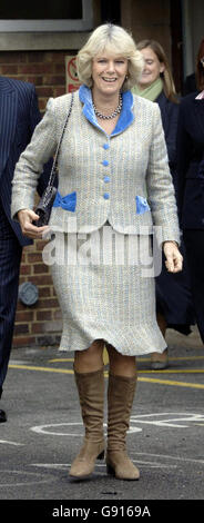 La duchesse de Cornwall visite le poste de police de Chippenham pour voir le travail effectué par le Wiltshire Bobby Van Trust, le mardi 22 novembre 2005.Camilla a visité aujourd'hui le Springboard Opportunity Group, un établissement qui aide les jeunes enfants ayant des difficultés d'apprentissage à Chippenham, dans le Wiltshire, grâce à une lettre de demande personnelle de Julie Picter, 36 ans, une ancienne main stable de Camilla dont Beth, fille de trois ans, qui a des difficultés d'apprentissage, assiste maintenant au groupe.Voir PA Story ROYAL Camilla.APPUYEZ SUR ASSOCIATION photo.Le crédit photo devrait se lire comme suit : Barry Batchelor/PA. Banque D'Images