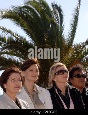 Cherie Blair, épouse du Premier Ministre, aux temples de Ggantija sur l'île de Gozo à Malte, le samedi 26 novembre 2005, où elle et les autres conjoints des dirigeants du Commonwealth ont visité l'île pendant la réunion des chefs de gouvernement du Commonwealth de cette année. APPUYEZ SUR ASSOCIATION photo. Le crédit photo devrait se lire comme suit : Stefan Rousseau/PA Banque D'Images