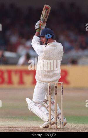 Cricket - Cinquième match d'essai de Cornhill - Angleterre contre Antilles - Trent Bridge. Graham Thorpe d'Angleterre Banque D'Images