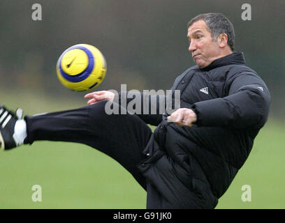 Graeme Souness, directeur de Newcastle United, lors d'une séance de formation à Longbenton, Newcastle, le vendredi 2 décembre 2005. Newcastle United face à Aston Villa à St James' Park demain. APPUYEZ SUR ASSOCIATION photo. Le crédit photo devrait se lire: Owen Humphreys/PA. Banque D'Images