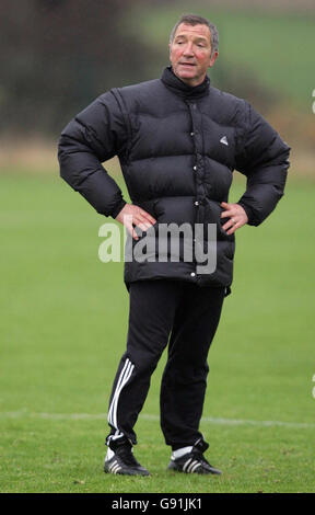 Graeme Souness, directeur de Newcastle United, lors d'une séance de formation à Longbenton, Newcastle, le vendredi 2 décembre 2005. Newcastle United face à Aston Villa à St James' Park demain. APPUYEZ SUR ASSOCIATION photo. Le crédit photo devrait se lire: Owen Humphreys/PA. Banque D'Images