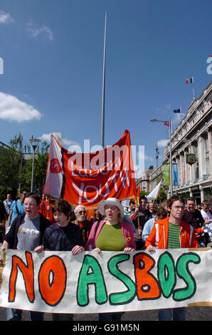 Asbo protester - Trinity College Banque D'Images