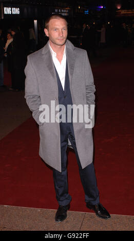 Thomas Kretschmann arrive pour la première du film britannique « King Kong », au cinéma Odeon, Leicester Square, centre de Londres, le jeudi 8 décembre 2005. Banque D'Images