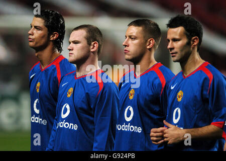 Football - Ligue des champions de l'UEFA - Groupe D - Benfica / Manchester United - Estadio da Luz.Cristiano Ronaldo, Wayne Rooney, Alan Smith et Ryan Giggs de Manchester United Banque D'Images