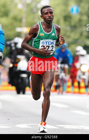 Athlétisme - Championnats du monde d'athlétisme de l'IAAF - Helsinki 2005 - Stade olympique. Gudisa Shentama, d'Éthiopie, pendant le Marathon du Mens Banque D'Images