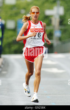 Athlétisme - Championnats du monde d'athlétisme de l'IAAF - Helsinki 2005 - Stade olympique. Nadia Ejjafini de Bahreïn pendant le Marathon de Womens Banque D'Images