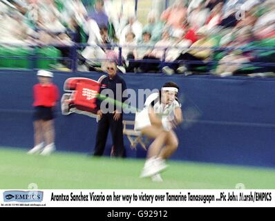 Arantxa Sanchez-Vicario sur le chemin de la victoire sur Tamarine Tanasugarn Banque D'Images