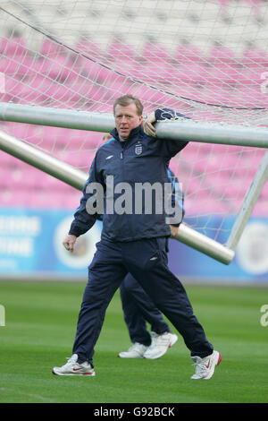 Football - amical - Argentine / Angleterre - Angleterre entraînement - Stade de Geneve. L'entraîneur adjoint de l'Angleterre Steve McClaren Banque D'Images