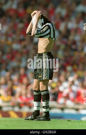 Soccer - finale de la coupe de Littlewoods FA - Arsenal contre Newcastle United. Alessandro Pistone, Newcastle United Banque D'Images