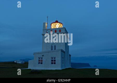 Phare de Cap Dyrholaey, près de Vik i Myrdal, le sud de l'islande, Islande, Europe Banque D'Images