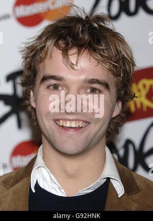 Rupert Hill (qui joue Jamie Baldwin dans Coronation Street) arrive à l'annonce de la sélection DES prix BRIT 2006. Banque D'Images