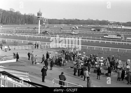 Courses hippiques - Kempton Park. Vue générale de l'hippodrome de Kempton Park Banque D'Images