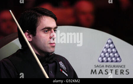 Ronnie O'Sullivan en action contre Stephen Lee lors du match semi-final des SAGA Insurance Masters au Wembley Conference Centre, le samedi 21 janvier 2006. Voir PA Story SNOOKER Masters. APPUYEZ SUR ASSOCIATION photo. Crédit photo devrait se lire: Rebecca Naden/PA. Banque D'Images