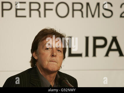 Sir Paul McCartney lors d'une conférence de presse à l'occasion du 10e anniversaire de sa « Académie de la renommée », le lundi 30 janvier 2006.L'ancien Beatle a co-fondé le Liverpool Institute for Performing Arts il y a 10 ans.Environ 250 de ses étudiants et diplômés prendront part aujourd'hui à un gala au Liverpool Philharmonic Hall.Voir l'histoire de PA SHOWBIZ McCartney.APPUYEZ SUR ASSOCIATION photo.Le crédit photo devrait se lire: Martin Rickett/PA. Banque D'Images