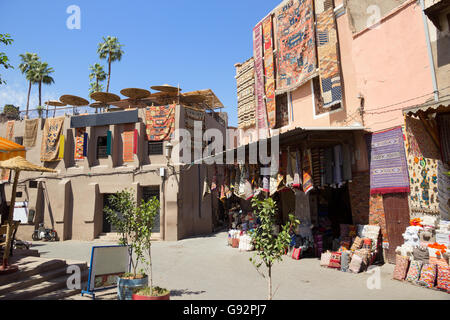 Textile marocain traditionnel pour la vente dans les souks de Marrakech, Maroc Banque D'Images