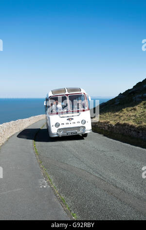 Leyland Tiger cub 1958 à corps ternaires vintage coach sur Marine Drive près au reste et être reconnaissants coffee shop Banque D'Images