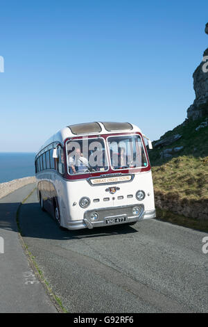 Leyland Tiger cub 1958 à corps ternaires vintage coach sur Marine Drive près au reste et être reconnaissants coffee shop Banque D'Images