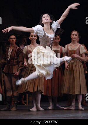 Roberta Marquez comme Giselle, lors d'une répétition de la nouvelle production de ballet de Giselle, à l'Opéra Royal de Covent Garden, dans le centre de Londres, le lundi 9 janvier 2006. APPUYEZ SUR ASSOCIATION photo. Le crédit photo devrait se lire comme suit : Ian West/PA Banque D'Images