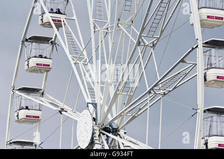 La roue de Weston. Une roue d'observation de 40 mètres de hauteur sur le front de mer à Weston-Super-Mare, North Somerset, Royaume-Uni Banque D'Images