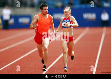 Coupe du monde paralympique - Manchester 2005 - 100 m pour hommes - Manchester Regional Arena. Purificacon Santamarta (r), Espagne Banque D'Images