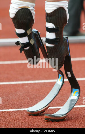 Coupe du monde paralympique - Manchester 2005 - 100 m pour hommes - Manchester Regional Arena. Détail des prothèses Banque D'Images