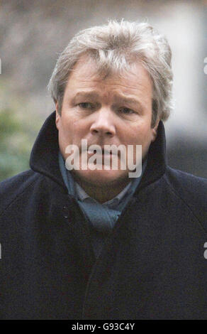 L'ancien chef adjoint Sion Jenkins arrive au Old Bailey, à Londres, le mercredi 25 janvier 2006, où il est accusé dans un deuxième procès du meurtre de sa fille nourricier Billie-JO Jenkins, en février 1997. Voir PA Story COURT Jenksin. APPUYEZ SUR ASSOCIATION PHOTOS. Le crédit photo devrait se lire: Fiona Hanson/PA Banque D'Images