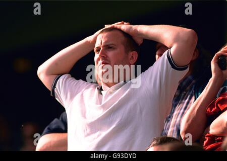 Football - FA Carling Premiership - Tottenham Hotspur v Sheffield mercredi. Les fans de Tottenham Hotspur sont défragés Banque D'Images