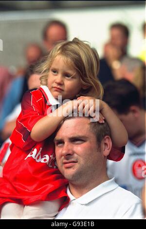 Football - FA Carling Premiership - Nottingham Forest / Coventry City. Les fans de la forêt de Nottingham Banque D'Images