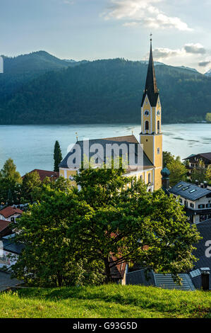 Eglise de Saint Sixte avec vue sur le lac, Markt Schliersee, Schliersee, montagnes montagnes Mangfall, Préalpes bavaroises Banque D'Images