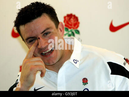 Le capitaine de rugby d'Angleterre Martin Corry s'entretient avec les médias lors d'une conférence de presse à l'hôtel Pennyhill Park de Bagshot, le mercredi 8 février 2006. L'Angleterre face à l'Italie dans les RBS 6 Nations samedi. Voir l'histoire de PA RUGBYU England. APPUYEZ SUR ASSOCIATION photo. Le crédit photo devrait se lire: Tim Ockenden/PA. Banque D'Images