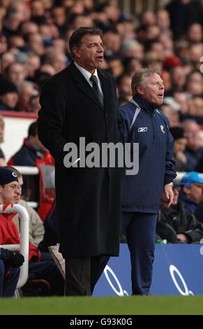 Sam Allardyce, le gérant de Bolton Wanderers, et Sammy Lee, son entraîneur (r) Banque D'Images